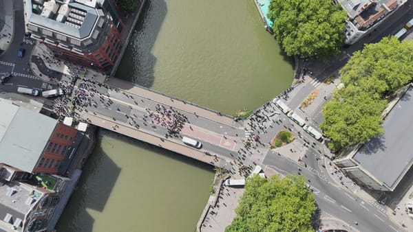PSNI Officers Allegedly Protecting Fascist March In Bristol